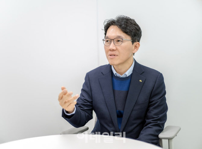“AI ‘과잉발주’가 반도체 새 사이클 열어…올해도 강세장”[센터장의 뷰]