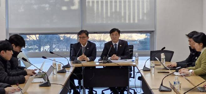 오늘 스테이블코인 여당안 확정…‘은행·코인거래소 지분 쟁점’ 담판