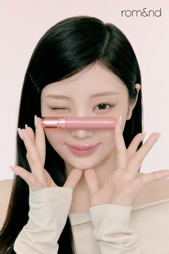 아일릿 ‘원희’, 색조 화장품 롬앤 모델 발탁