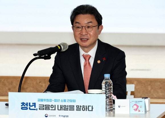 은행지주 CEO 연임 문턱 높인다…이억원 "주총 의결 요건 강화 검토"