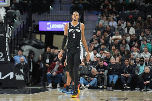 미네소타 총격 사망 사건에 NBA도 비판 가세...웸반야마 "끔찍한 일"