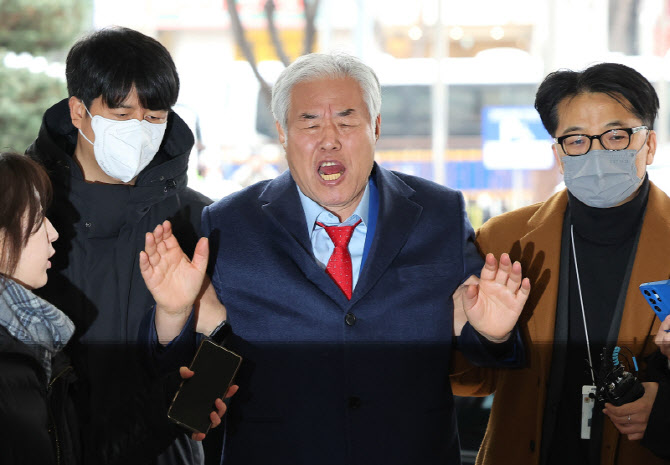 전광훈 내란선동 혐의는 불송치, "구체적 지시 없다"