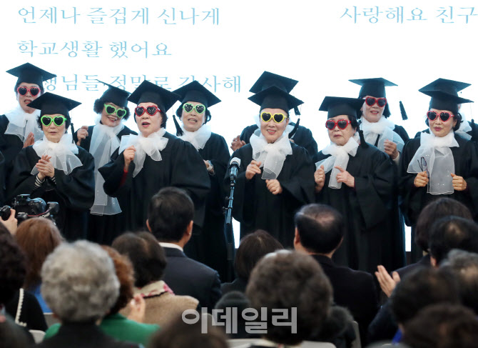 [포토] 늘푸름학교 졸업생의 축하 공연