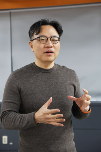 "챗GPT와 다른 피지컬AI…제조업 강국 한국엔 절호의 기회죠"