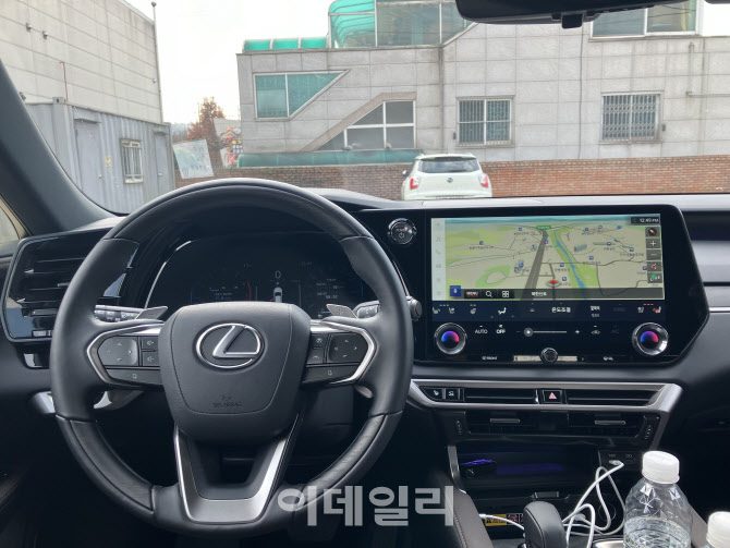 렉서스답지 않은 외관, 렉서스다운 주행성능 `RX450h+`[타봤어요]