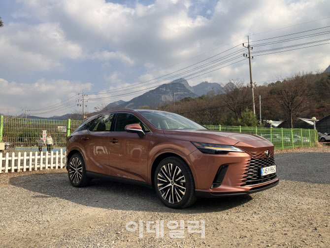 렉서스답지 않은 외관, 렉서스다운 주행성능 `RX450h+`[타봤어요]