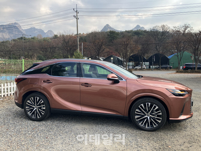 렉서스답지 않은 외관, 렉서스다운 주행성능 `RX450h+`[타봤어요]