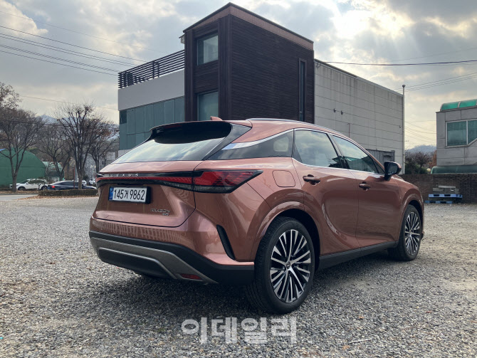 렉서스답지 않은 외관, 렉서스다운 주행성능 `RX450h+`[타봤어요]
