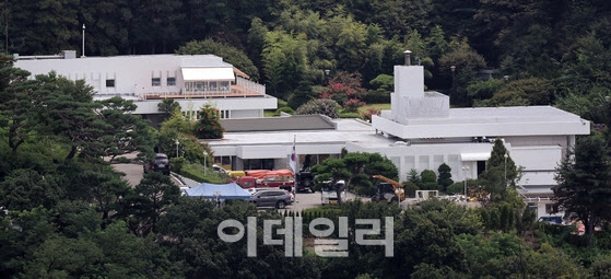 감사원 "尹 용산관저, 골프연습시설 등 11건 위법·부당"