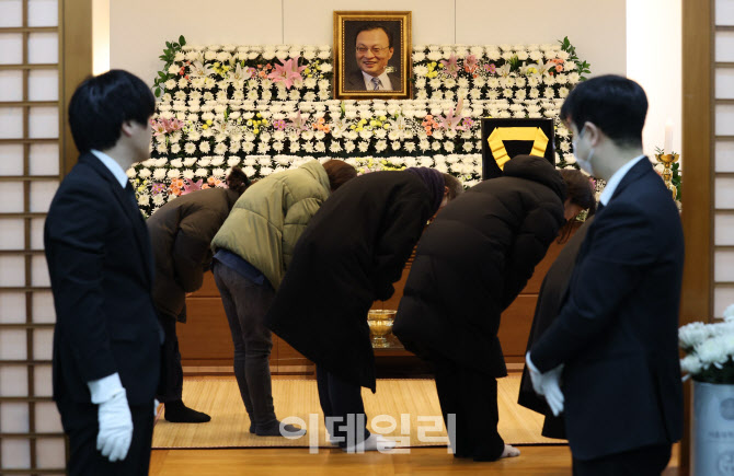 [포토]故 이해찬 빈소 찾은 시민들