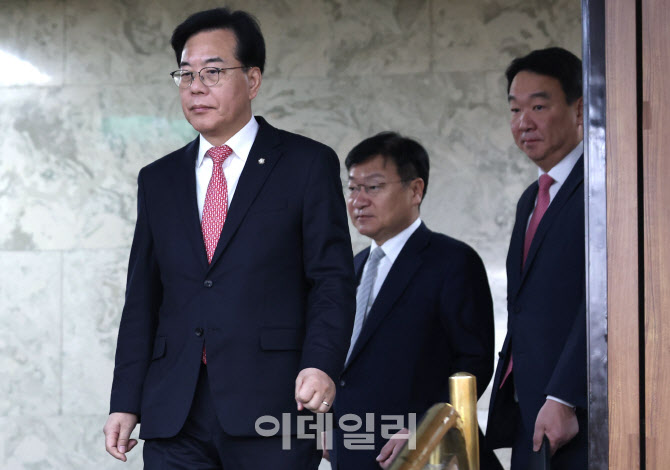 [포토]송언석-정점식-정희용, '원내대책회의 참석'