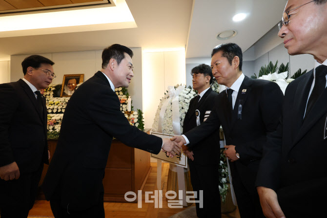 [포토]장동혁 대표, '故 이해찬 빈소 조문'