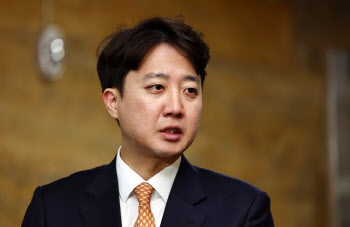 이준석 "부정선거 토론, 황교안·민경욱 '중증 네임드' 나오라"