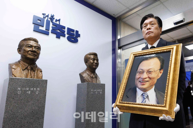 [포토]故 이해찬 전 총리 발인, '민주당 중앙당사에서 노제'