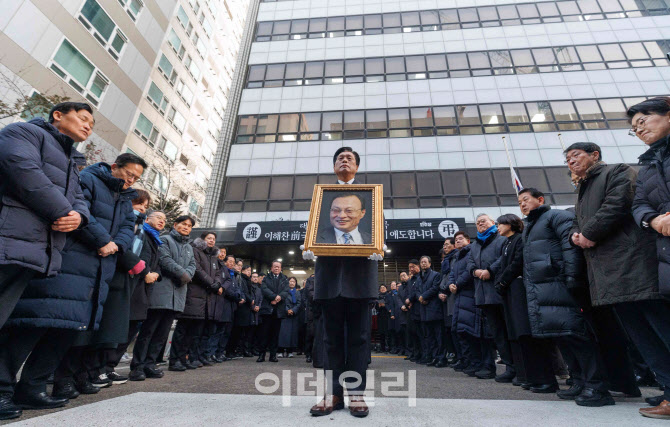 [포토]고 이해찬 전 총리 중앙당사 노제