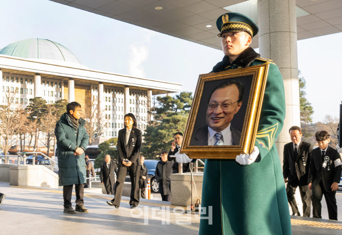 [포토]고 이해찬 전 총리 발인, '국회 의원회관에서 영결식'