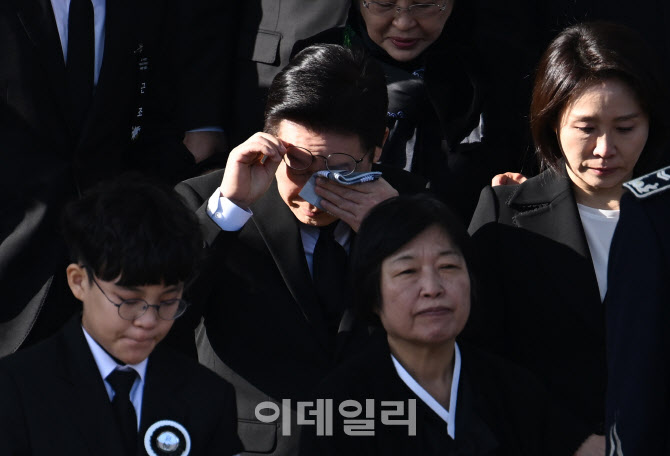 [포토]고 이해찬 전 총리 영결식, '눈물 보인 이재명 대통령'