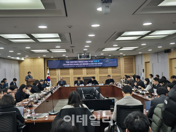편성 규제 풀고 위법 아닌 모든 광고 허용…토종OTT 살리는 '통합미디어법' 속도