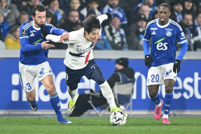 이강인, 복귀하자마자 빛났다...PSG, 수적 열세 딛고 역전승