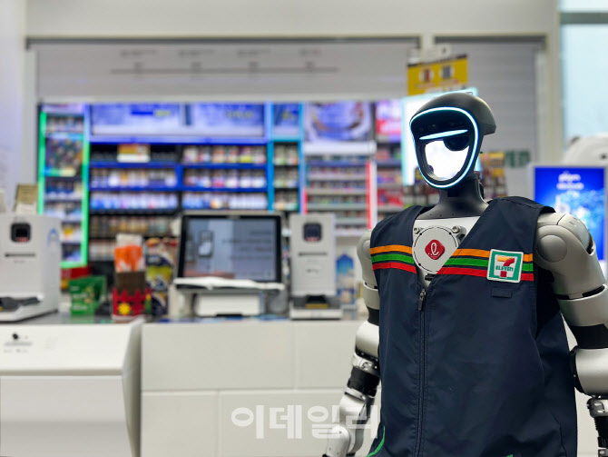 "로봇 점장이 인사" 롯데이노베이트, 미래형 편의점 ‘AX Lab 3.0’ 공개