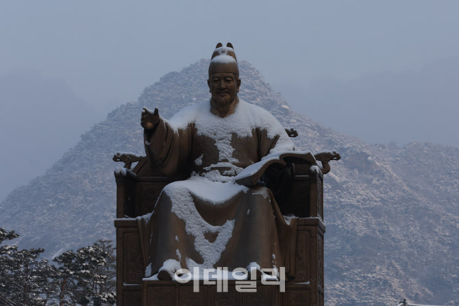 [포토]하얀 옷 입은 세종대왕