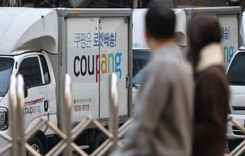 "새벽배송 규제에 손님 뺏기고 매출 6억 날려"…사장님의 비명