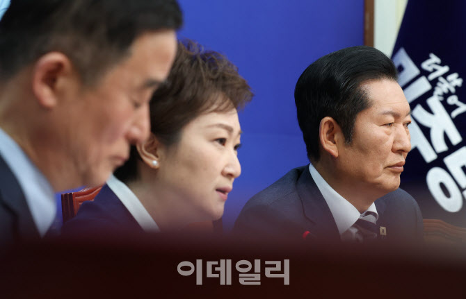 [포토]이언주, '조기 합당은 정청래-조국 민주당 전환 시도'