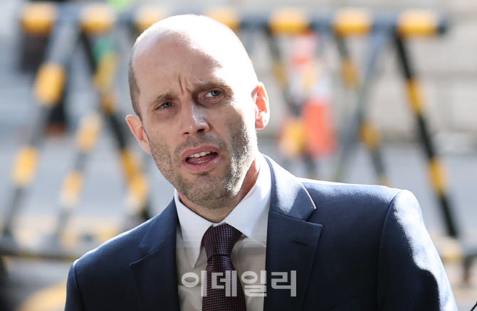 쿠팡 로저스, 첫 조사서 `혐의 소명`만…추가 소환 불가피