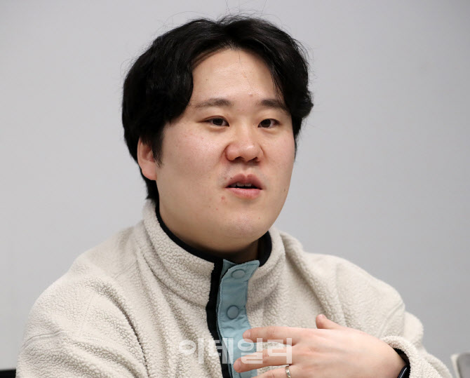 “AI로 딸깍하면 돈 번다?”…10년 차 작가가 본 생성형 AI의 냉정한 현실