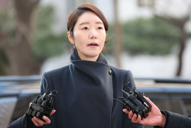 '1억 공천헌금' 강선우, 경찰 재소환…굳은 표정으로 "죄송"