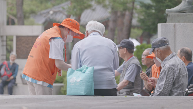 "디지털 안내사가 'AI 활용법'도 알려드려요"