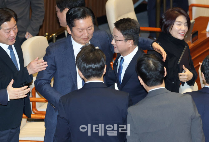 [포토]본회의, '교섭단체 대표연설 마친 한병도 원내대표'