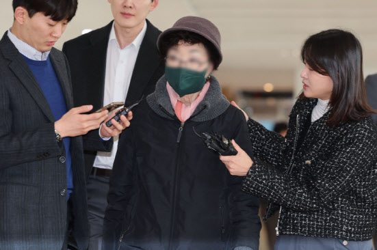 '양평 고속도로 특혜 의혹' 김건희 母·오빠 재판 3월로 연기