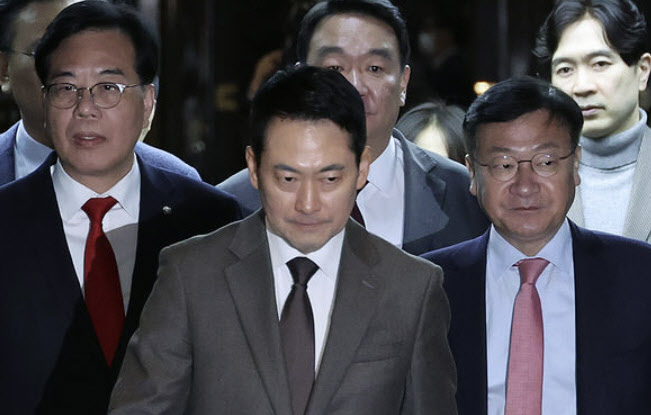 "야 인마 나와" "나왔다 어쩔래" 韓 제명, 국힘 아수라장
