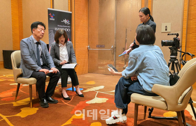 [포토] 민경천 위원장, 싱가포르 현지 언론 인터뷰