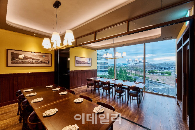 아웃백, ‘다이닝 회식’으로 기업 만족도 높였다… 회식 트렌드 선도