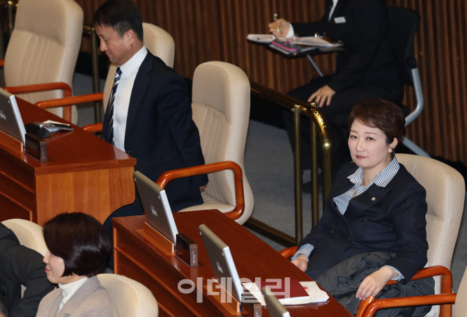 [포토]'정청래 대표의 자리에 앉은 이언주'