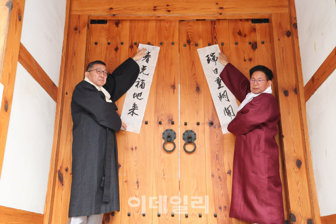 [포토] 박강수 구청장, "마포 구민 평안한 한 해 되세요"