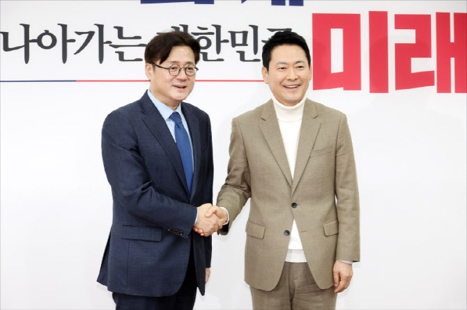 [포토]'악수하는 장동혁-홍익표'
