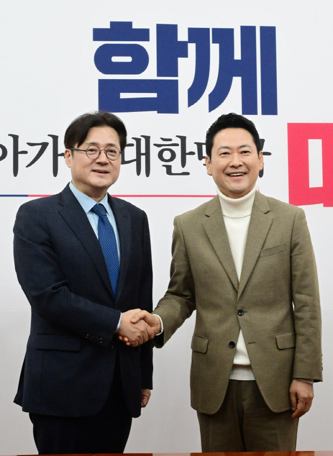 [포토]'악수하는 장동혁-홍익표'