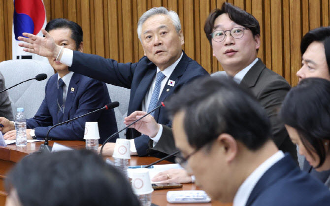 [포토]당대표-더민초, '조국혁신당과의 합당 의견 논의'