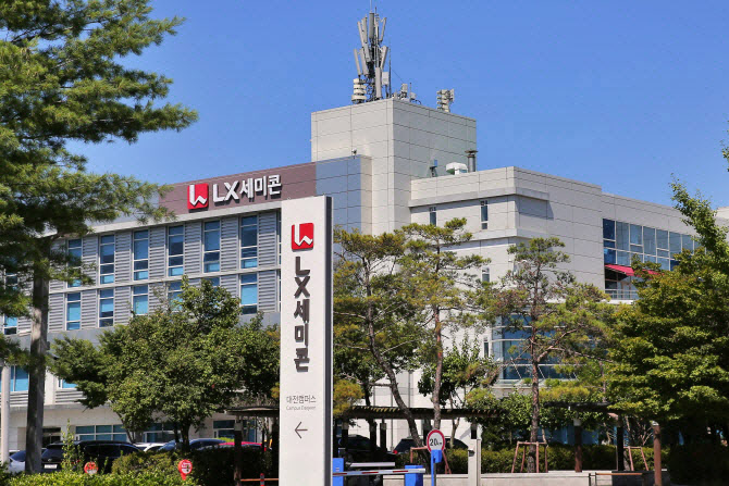 LX세미콘, 작년 영업익 1089억…‘신사업·R&D’로 불황 돌파(종합)