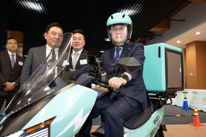 배달용 이륜차 전동화 속도…기후부 “2035년 60% 이상으로”