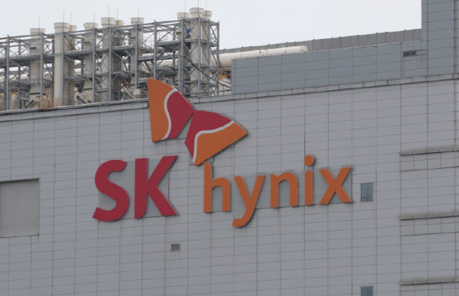 “1.5억 입금? 집·차 사세요”…SK하이닉스 성과급에 상권도 ‘들썩’