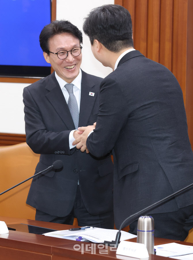 [포토]인사 나누는 김민석 총리-우재준 위원장