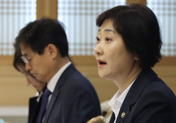 통합돌봄 2개월 앞두고…이스란 차관, 사회복지공무원 만났다