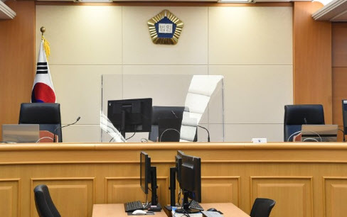 "친아들 살해한 중대 범죄"…60대 교수, 징역 4년 선고받아