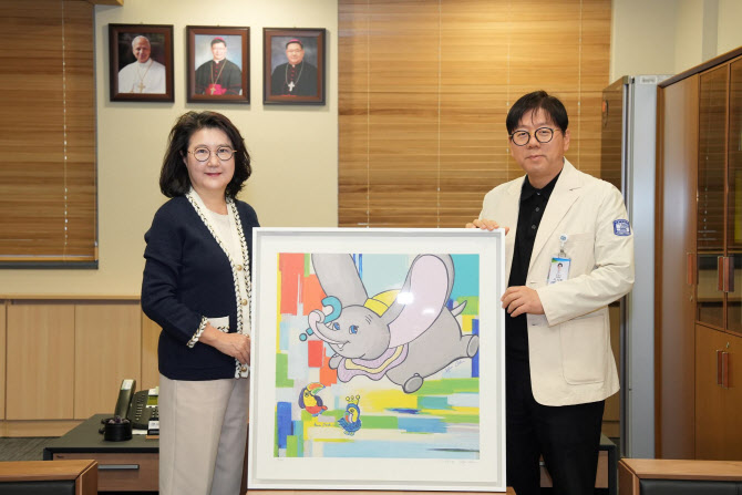 서울성모병원 '성 니콜라스 어린이병원' 박선미 작가 작품 기증받아