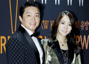 이범수·이윤진, 사생활 폭로·소송 멈추고 합의 이혼 "오해 해소"