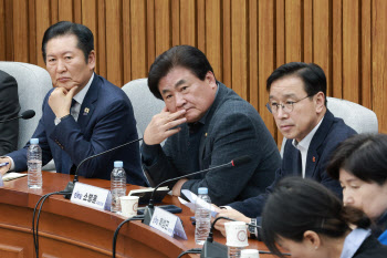 與 합당 릴레이 의원 간담회…鄭 “여기저기 의견분출”·3선 “결자해지하라”